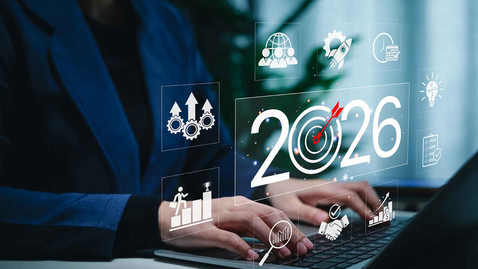 Geschäftsziele und Wachstumsstrategie für das Konzept 2026. Geschäftsleute, die an einem Laptop mit dem Jahr 2026, Zielsymbolen und Symbolen für das Geschäftswachstum arbeiten, stellen Herausforderungen für die strategische Planung und den zukünftig