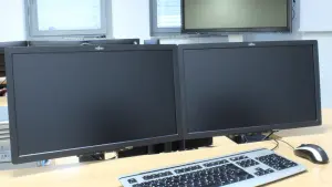 Neue Hardware Schulungsräume - neue PCs, Monitore, Whiteboards